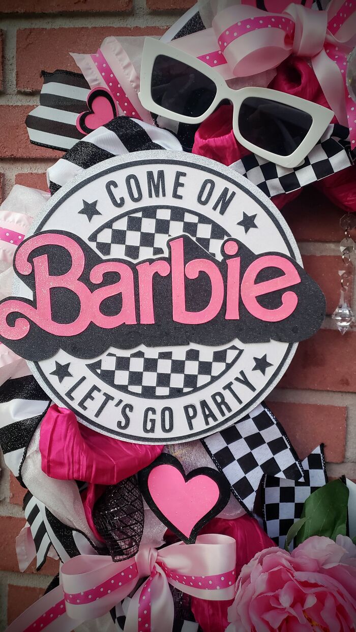 I Created A Wreath For Decorating A Barbie-Themed Party I Created A Wreath For Decorating A Barbie-Themed Party