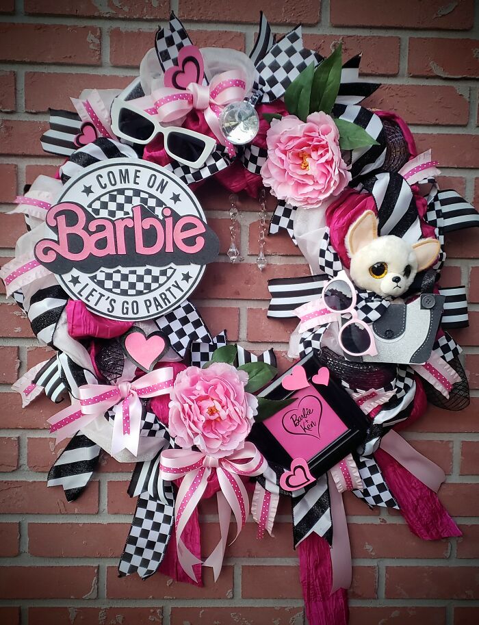 I Created A Wreath For Decorating A Barbie-Themed Party I Created A Wreath For Decorating A Barbie-Themed Party