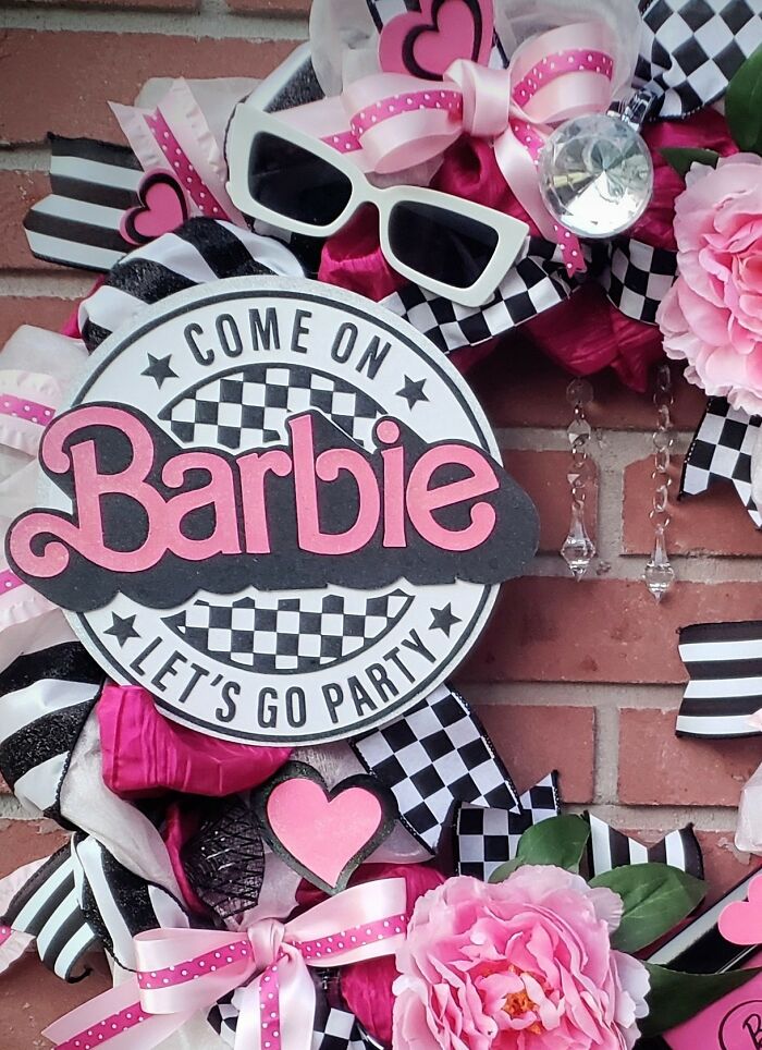 I Created A Wreath For Decorating A Barbie-Themed Party I Created A Wreath For Decorating A Barbie-Themed Party