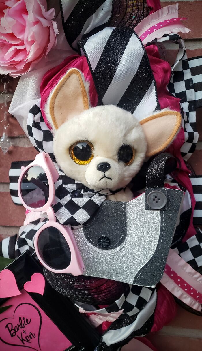 I Created A Wreath For Decorating A Barbie-Themed Party I Created A Wreath For Decorating A Barbie-Themed Party