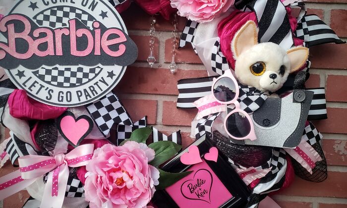 I Created A Wreath For Decorating A Barbie-Themed Party I Created A Wreath For Decorating A Barbie-Themed Party