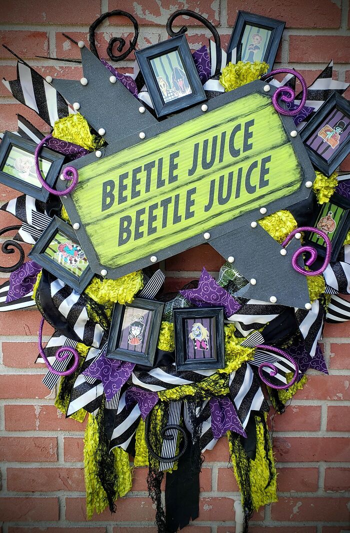 Beetlejuice Decorations: Large Wreath With Lighted Marquee And Your Favorite Characters Framed
