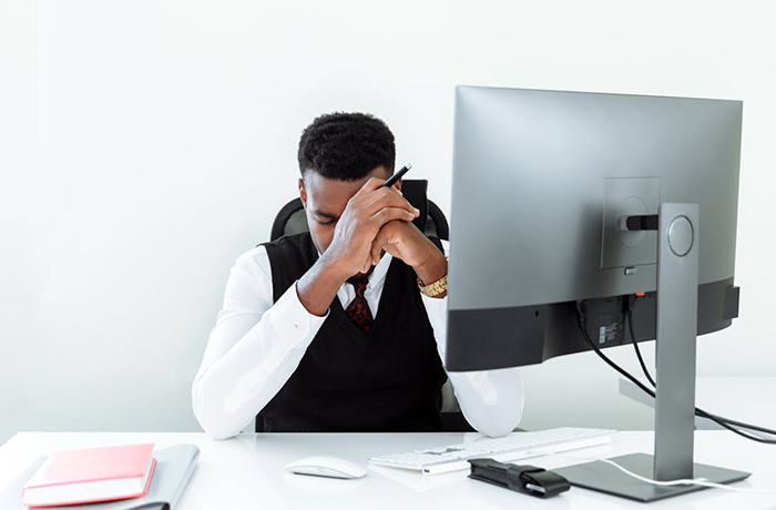 Wife Unloads Baby And Chores Onto Man During His Emergency Time Off, He Falls Apart Wife Unloads Baby And Chores Onto Man During His Emergency Time Off, He Falls Apart