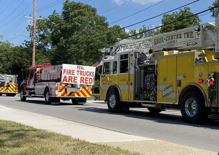 50 Hilarious New Pics In The “Give Me A Sign” Facebook Group’s Collection