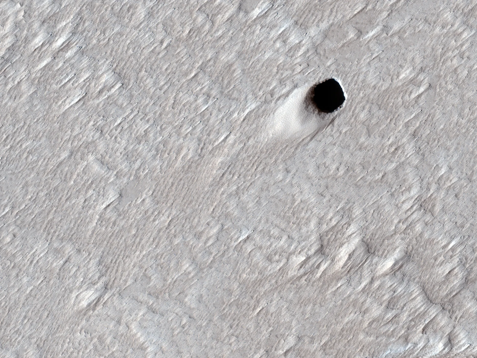 For The First Time, Water Frost Was Spotted Near Mars&rsquo;s Equator