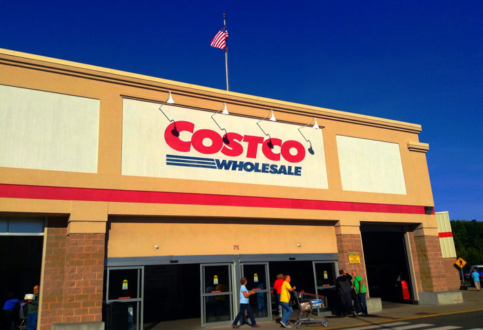Person Earns Random Fam’s Anger By Reporting Their Kid To Costco Staff For Licking All The Sauces Person Earns Random Fam’s Anger By Reporting Their Kid To Costco Staff For Licking All The Sauces