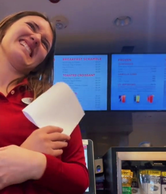 Guy Hitting On Gas Station Clerk Didn’t Know He Got Recorded, Gives Netizens The Heebie Jeebies Guy Hitting On Gas Station Clerk Didn’t Know He Got Recorded, Gives Netizens The Heebie Jeebies