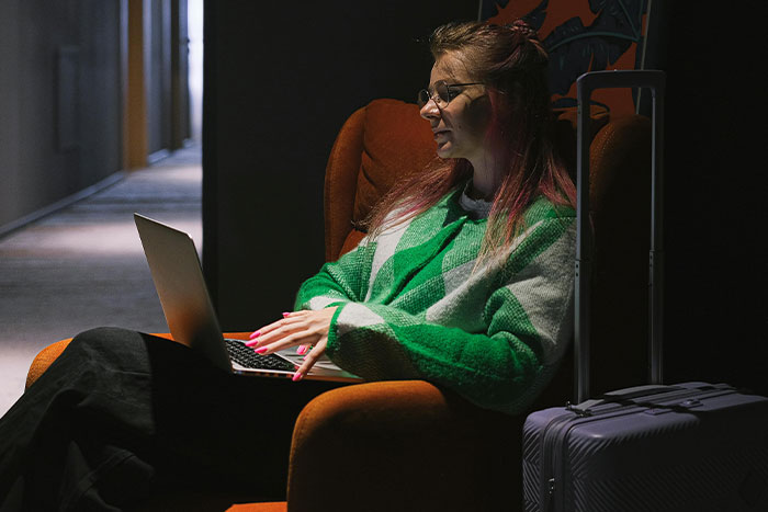 Woman Has Enough Of Her Husband When He Asks Her To Wear A Tracker While He’s Gone, Plans An Escape Woman Has Enough Of Her Husband When He Asks Her To Wear A Tracker While He’s Gone, Plans An Escape