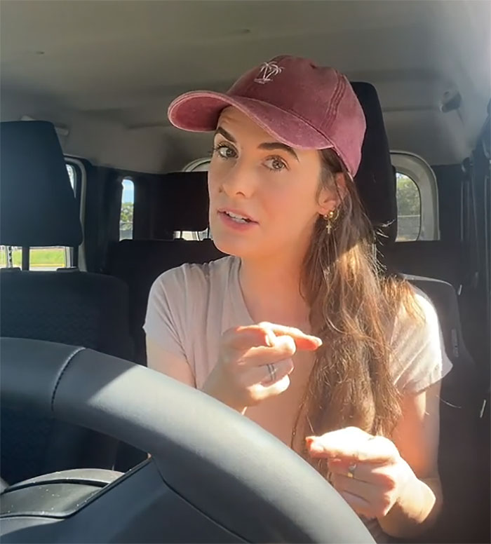 “You Need To Learn How To Work With Young People”: Woman Points Out Older Managers Mishandling Gen Z “You Need To Learn How To Work With Young People”: Woman Points Out Older Managers Mishandling Gen Z