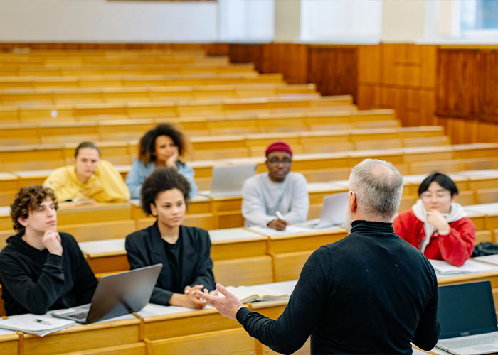 30 Folks Share The Easiest And Most Fun Jobs They Had