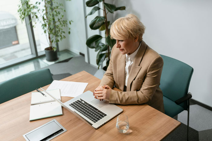 Parents&rsquo; &ldquo;Arrangement&rdquo; Of Having Kids Backfires As Daughters Are Hurt When They Grow Up