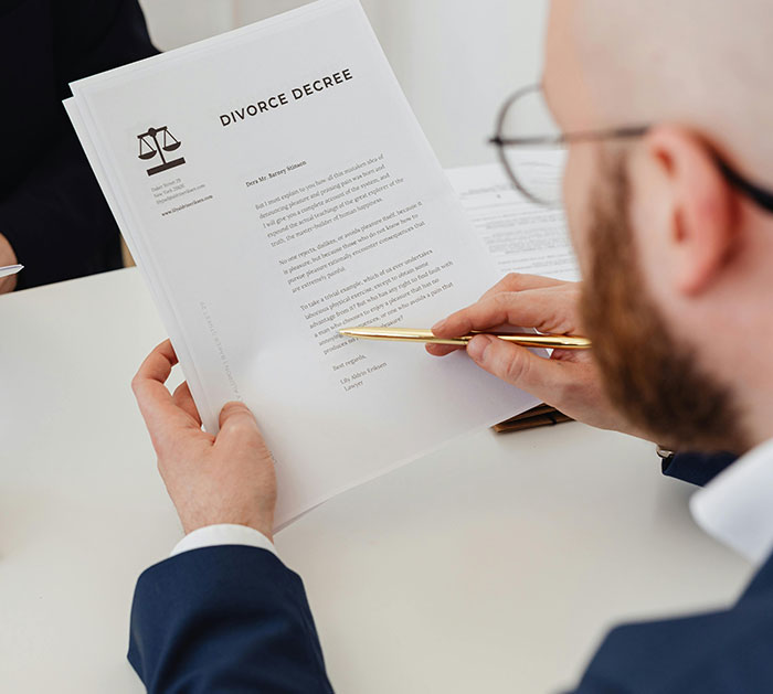 Woman Has Enough Of Her Husband When He Asks Her To Wear A Tracker While He’s Gone, Plans An Escape Woman Has Enough Of Her Husband When He Asks Her To Wear A Tracker While He’s Gone, Plans An Escape