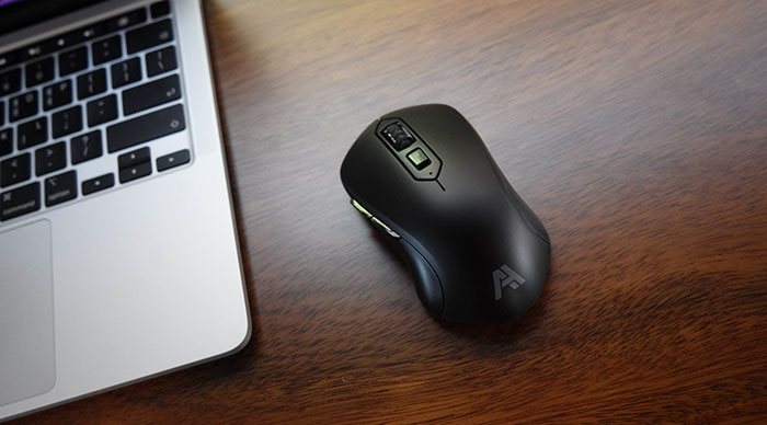 21 Empleados del servicio técnico informático compartiendo los trabajos más raros que han hecho