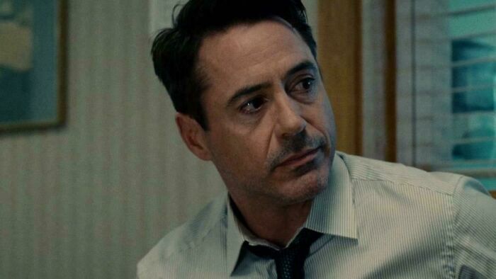 In The Man Who Lied (2012), Robert Downey Jr. Has A Very Subtle Eye Twitch In His Left Eye Every Time He Lies. The Twitch Is Never Mentioned In The Movie, But It Gives Him Away To Attentive Viewers