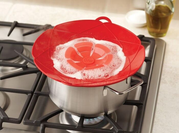 You Can Take Your Eye Off The Pot For More Then A Second With This Silicone Spill Stopper 