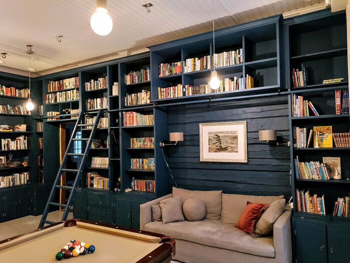 Built This Bookshelf For My Mom As My First Ever Woodworking Project. I Think It Turned Out Alright For An Amateur