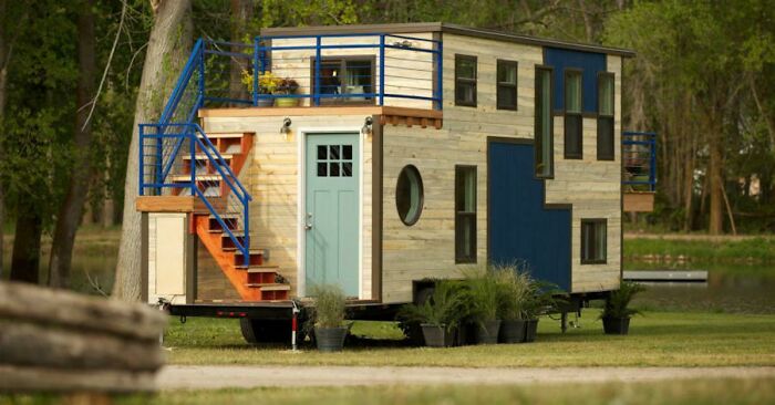I Love The Idea Of Incorporating A Type Of Balcony In The Design Of A Tiny House