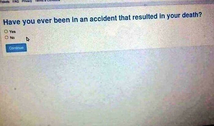 Job hunting error on a form asking if an accident resulted in the user's death, with options to select yes or no.