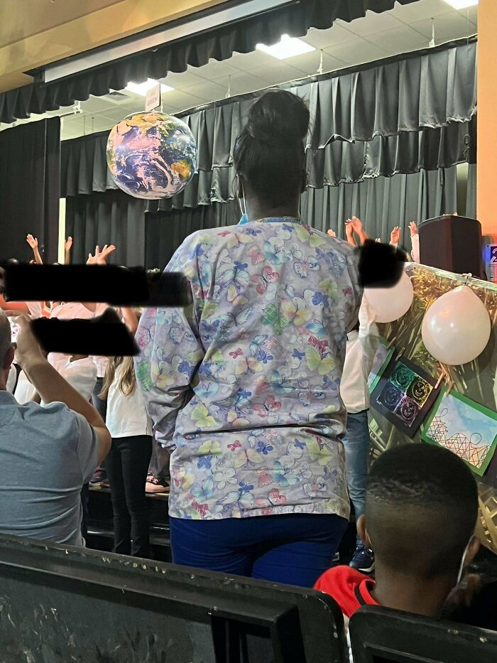 Ponerse de pie en la primera fila