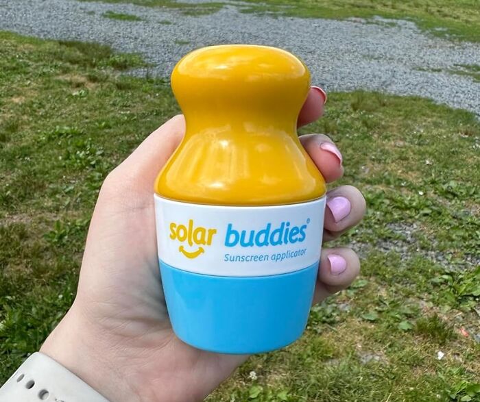 This Roll-On Sunscreen Sponge Applicator Is A Must-Have For Stress-Free Beach Days With Kids