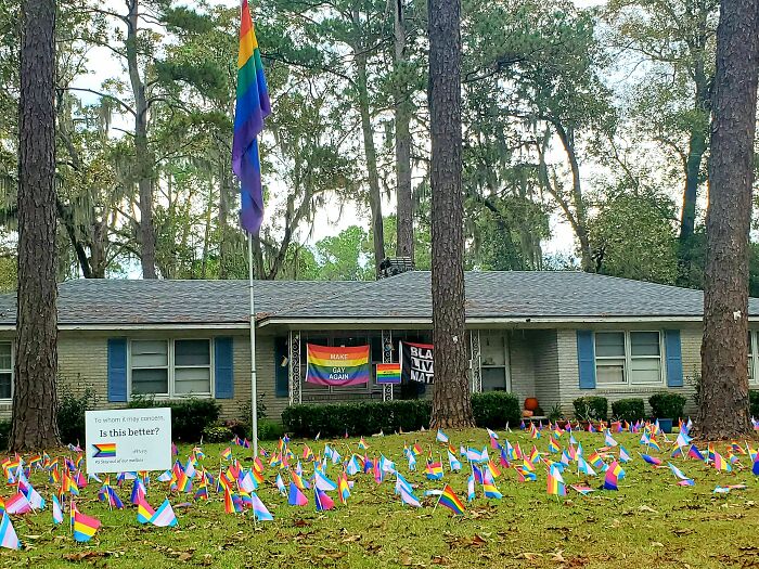 I'm In Love With This House In My Town