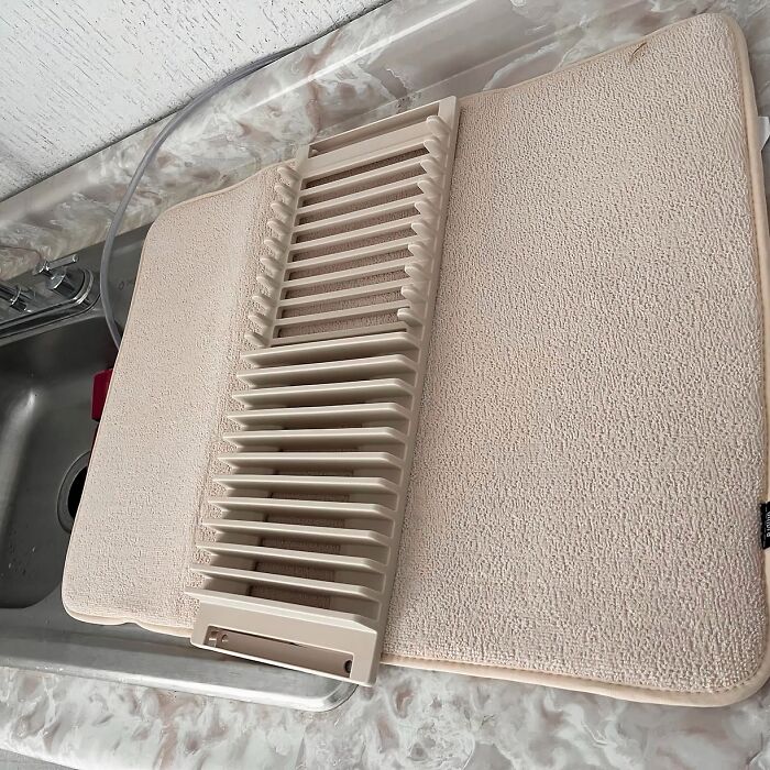 No More Soggy Counters! The Microfiber Drying Mat Absorbs All The Excess Water