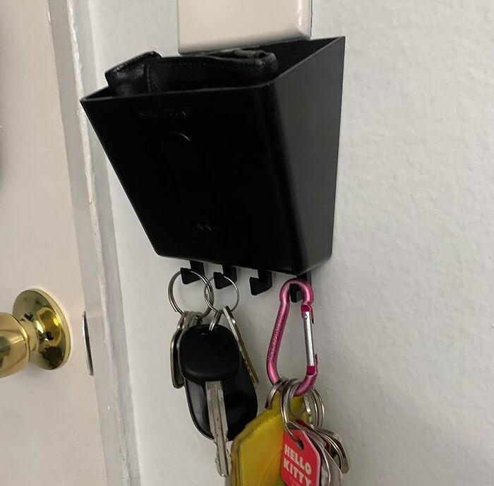 Keys, Wallet, Phone, Chapstick: The No Screwups Switch Pocket Holds All Your Essentials