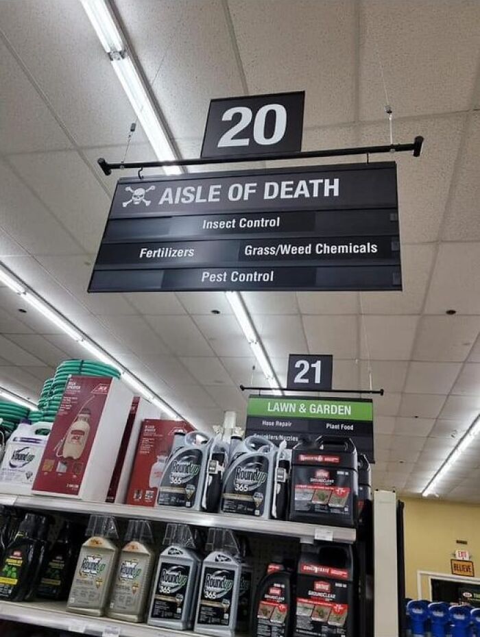 50 Hilarious New Pics In The “Give Me A Sign” Facebook Group’s Collection