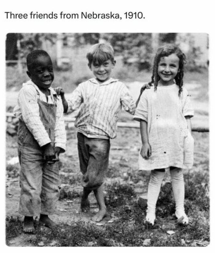 Three friends from Nebraska in 1910, a historical photo shared by a popular history facts page.