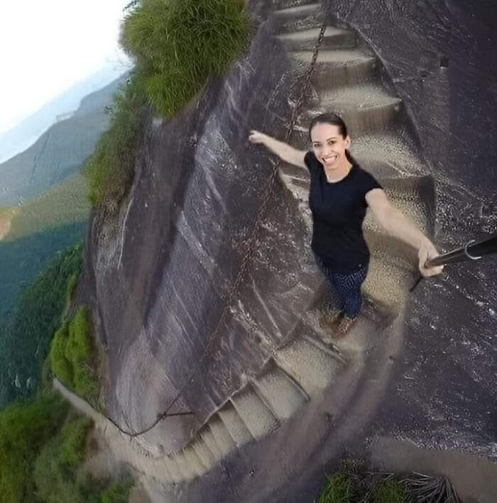El Pico da Tijuca es el pico más alto del Parque Nacional de Tijuca en Río de Janeiro, con 1.021 metros (3.350 pies) sobre el nivel del mar. La subida a su cima es famosa por una escalera larga y empinada.
