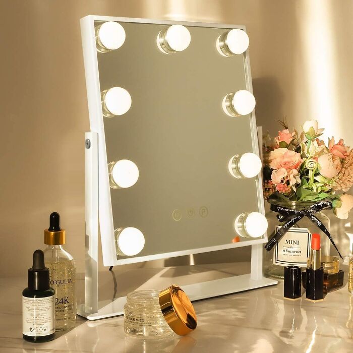 Want To Feel Like A Hollywood Star? The Vanity Mirror With Lights Will Bring The Glamour To Your Bathroom
