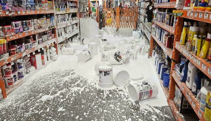 Pintura derramada, intento no llorar