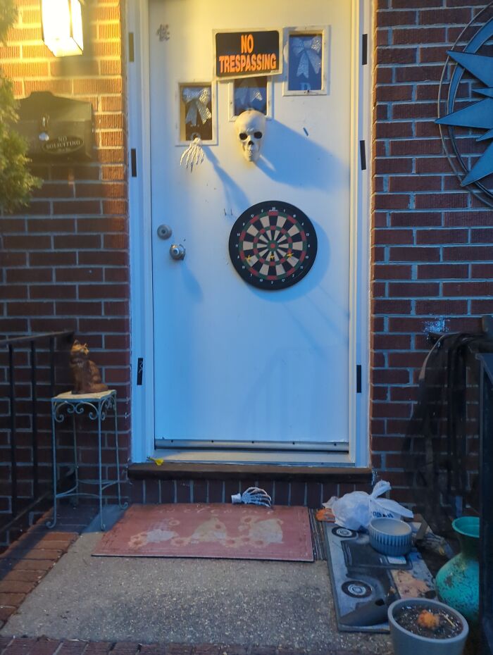 My Scary Decorations: Bony Is A Gamer