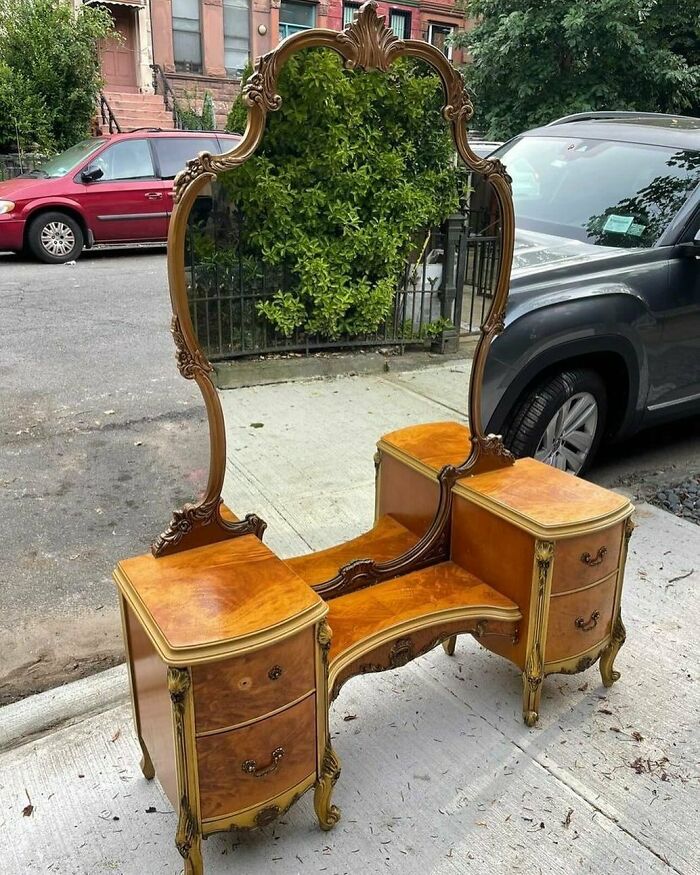 Omg Omg Omg!!! Run!! On Vernon And Nostrand In Bed Stuy