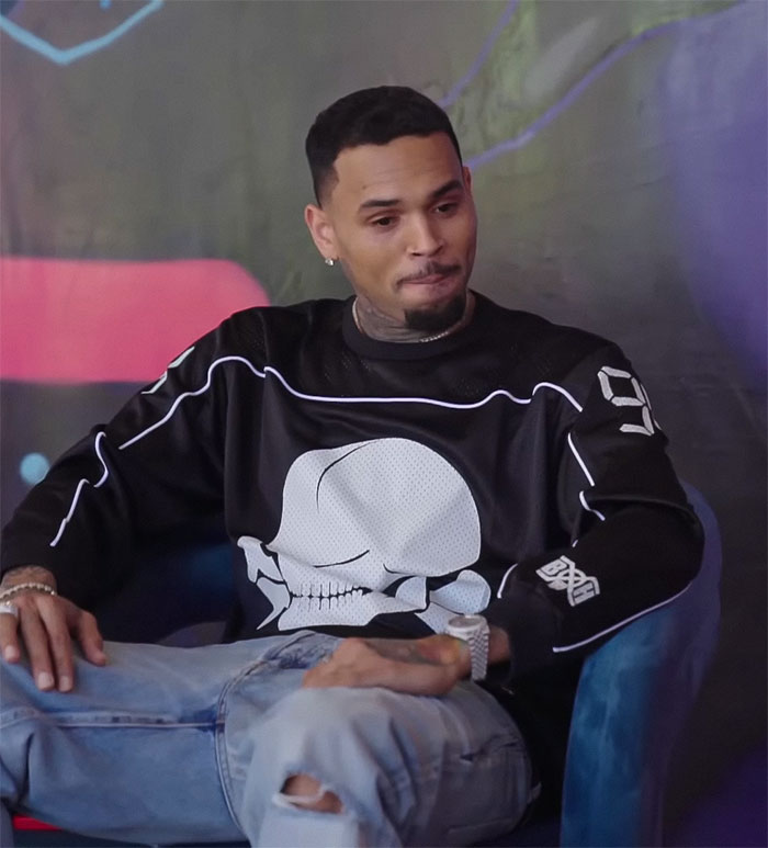 Chris Brown Seemed To Get Excited By His Backup Dancer, Now His “Bulge” Is Going Viral Chris Brown Seemed To Get Excited By His Backup Dancer, Now His “Bulge” Is Going Viral