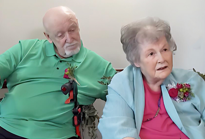 Elderly Couple Remarries 6 Decades Later Surrounded By Many Generations Of Their Family
