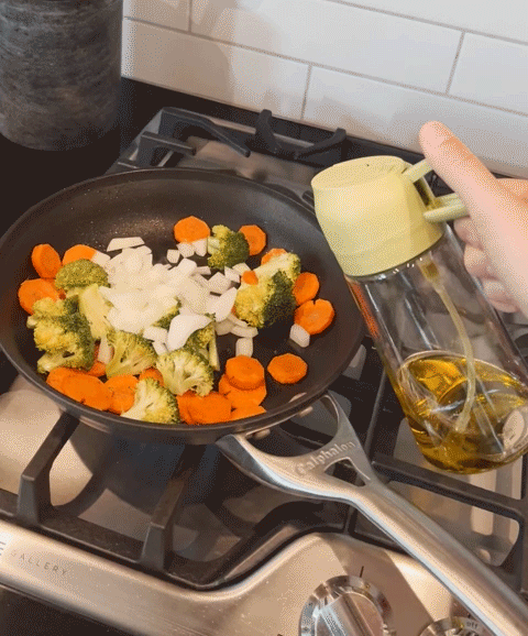 Spray Or Drizzle, This Versatile Oil Dispenser Has Got You Covered