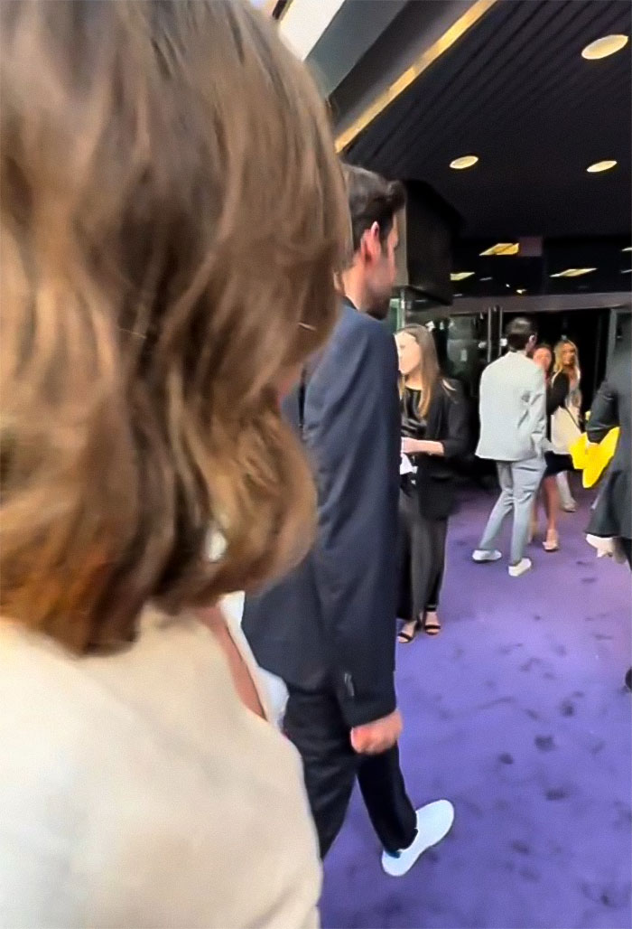 Influencer Realizes Not Everyone Watches Her Videos After John Krasinski Shrugs Her Off Influencer Realizes Not Everyone Watches Her Videos After John Krasinski Shrugs Her Off