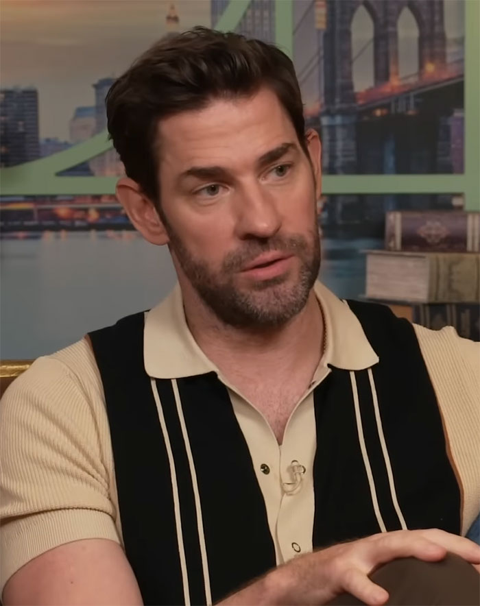 Influencer Realizes Not Everyone Watches Her Videos After John Krasinski Shrugs Her Off Influencer Realizes Not Everyone Watches Her Videos After John Krasinski Shrugs Her Off