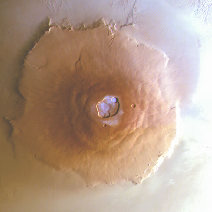 For The First Time, Water Frost Was Spotted Near Mars&rsquo;s Equator