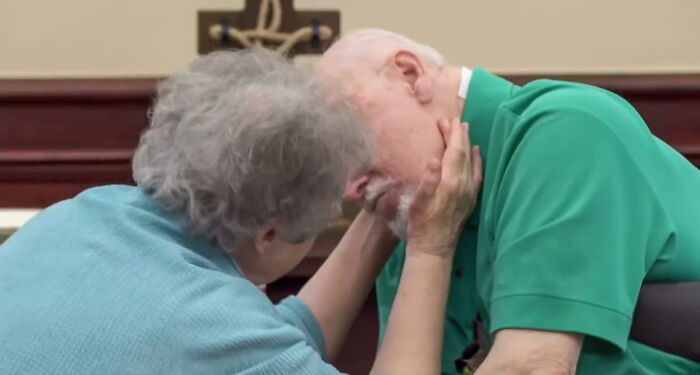 Elderly Couple Remarries 6 Decades Later Surrounded By Many Generations Of Their Family