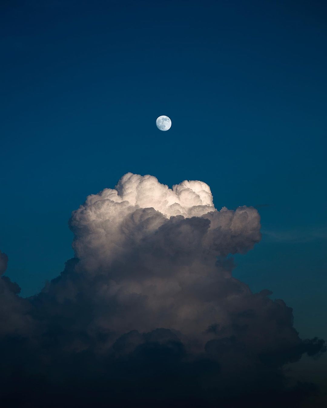 Physicists Want To Drill A 5-Kilometer Hole On The Moon, Discussion Online Ensues