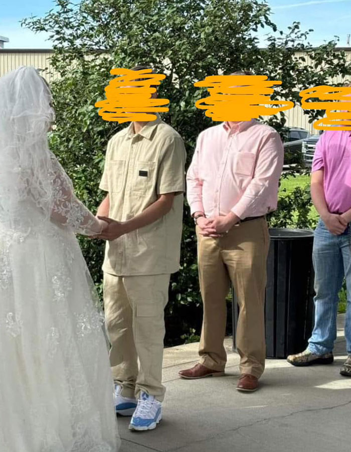 Groom&rsquo;s &ldquo;Prison Suit&rdquo; Is Just The Tip Of The Iceberg In This Brutally Roasted Wedding Pic
