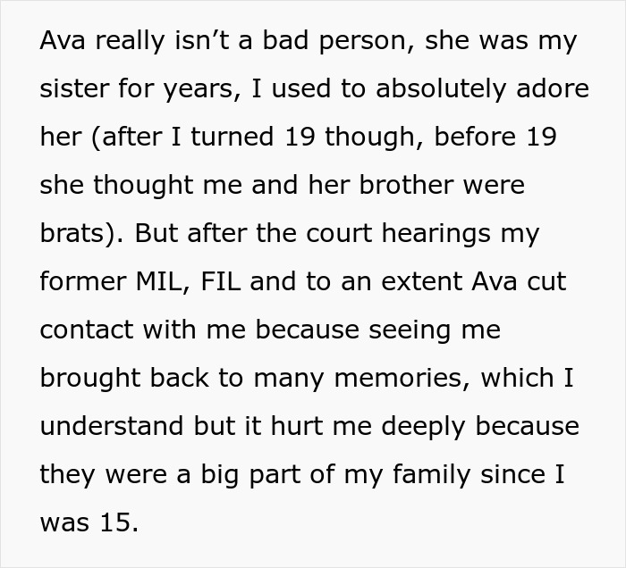 Widow Loves Wearing Her Necklace Made From Her Late Husband’s Wedding Band, SIL Wants It Widow Loves Wearing Her Necklace Made From Her Late Husband’s Wedding Band, SIL Wants It
