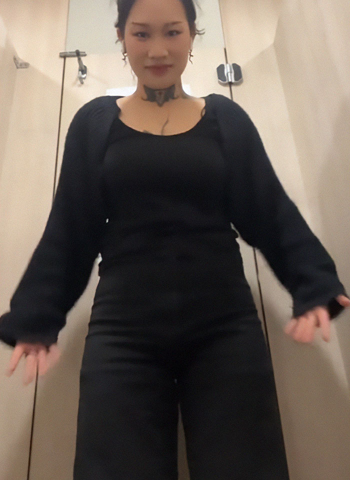 &ldquo;Is Too Much Skin In The Room With Us?&ldquo;: Woman Puzzled After Boss Asks Her To Cover Up