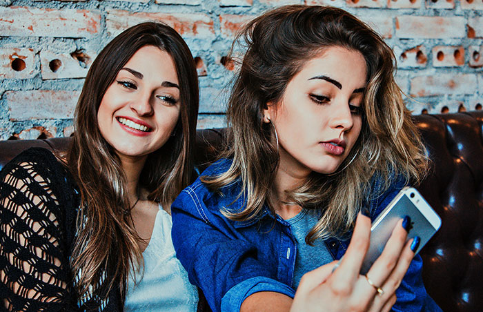 Man’s Thoughtless Remark About GF’s Sister Being Prettier Than Her Leaves Girlfriend Devastated