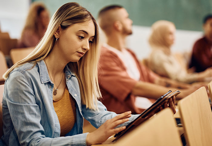 Guy Freaks Out Over GF&rsquo;s Gross Conversation With Her Mom, Regrets It But She&rsquo;s Not Having It