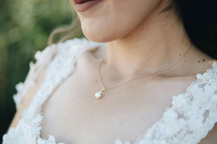 "Emily, You're The Worst": Pesky Bride Forces Bridesmaids To Buy And Wear Necklace Bearing Her Name "Emily, You're The Worst": Pesky Bride Forces Bridesmaids To Buy And Wear Necklace Bearing Her Name