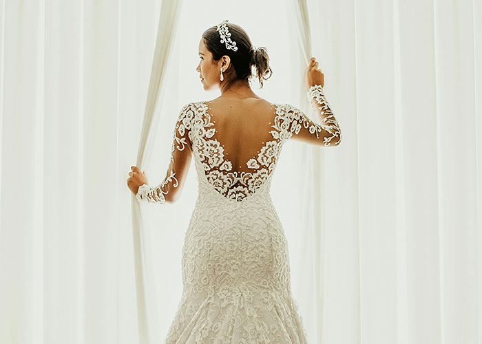 Bride Places Incomprehensible Demands On Her Best Friend Of 25 Years, Destroys Their Friendship