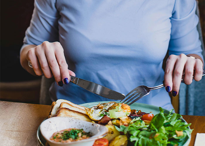 Bride Places Incomprehensible Demands On Her Best Friend Of 25 Years, Destroys Their Friendship